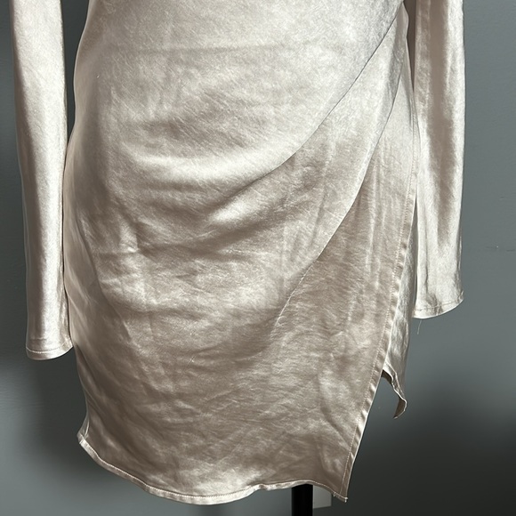 Saints + Secrets Champagne Open Back Ivory Long Sleeve Mini Dress size XS - Picture 15 of 16